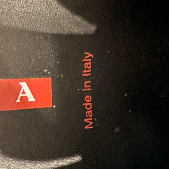 Black original leather authentic Prada, size 10 US (8 UK) - Picture 4 of 7